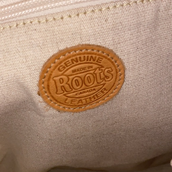NWOT Roots Genuine Leather Purse 🤍 - Picture 4 of 6